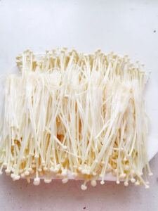Flammulina with garlic, 1 delicious Chinese dish 2