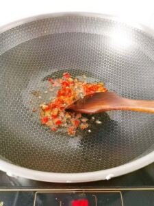 Flammulina with garlic, 1 delicious Chinese dish 4