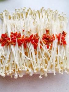 Flammulina with garlic, 1 delicious Chinese dish 5