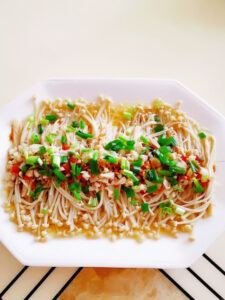 Flammulina with garlic, 1 delicious Chinese dish 8